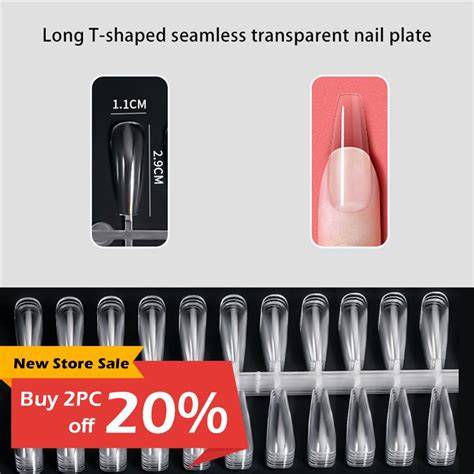 Transparante nagelverzorgingslak op nagels