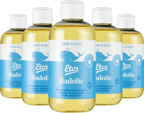 Baby in bad met milde badolie