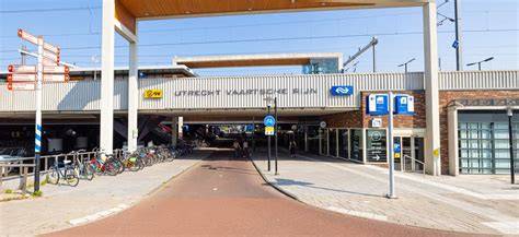 Route van station Vaartsche Rijn naar kliniek